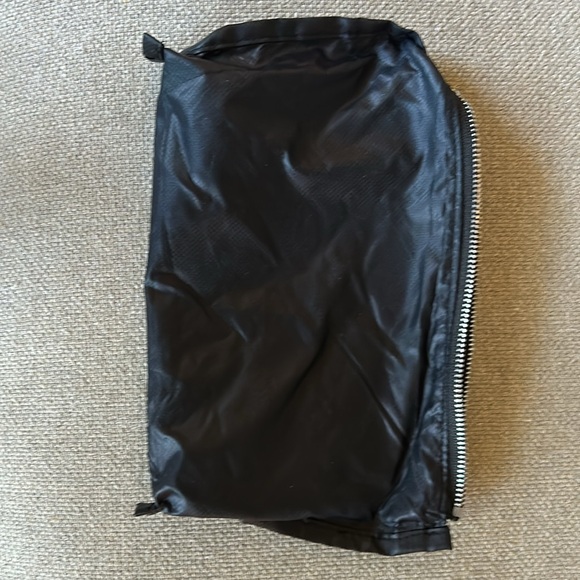 MZ WALLACE makeup bag, new condition - Picture 3 of 5